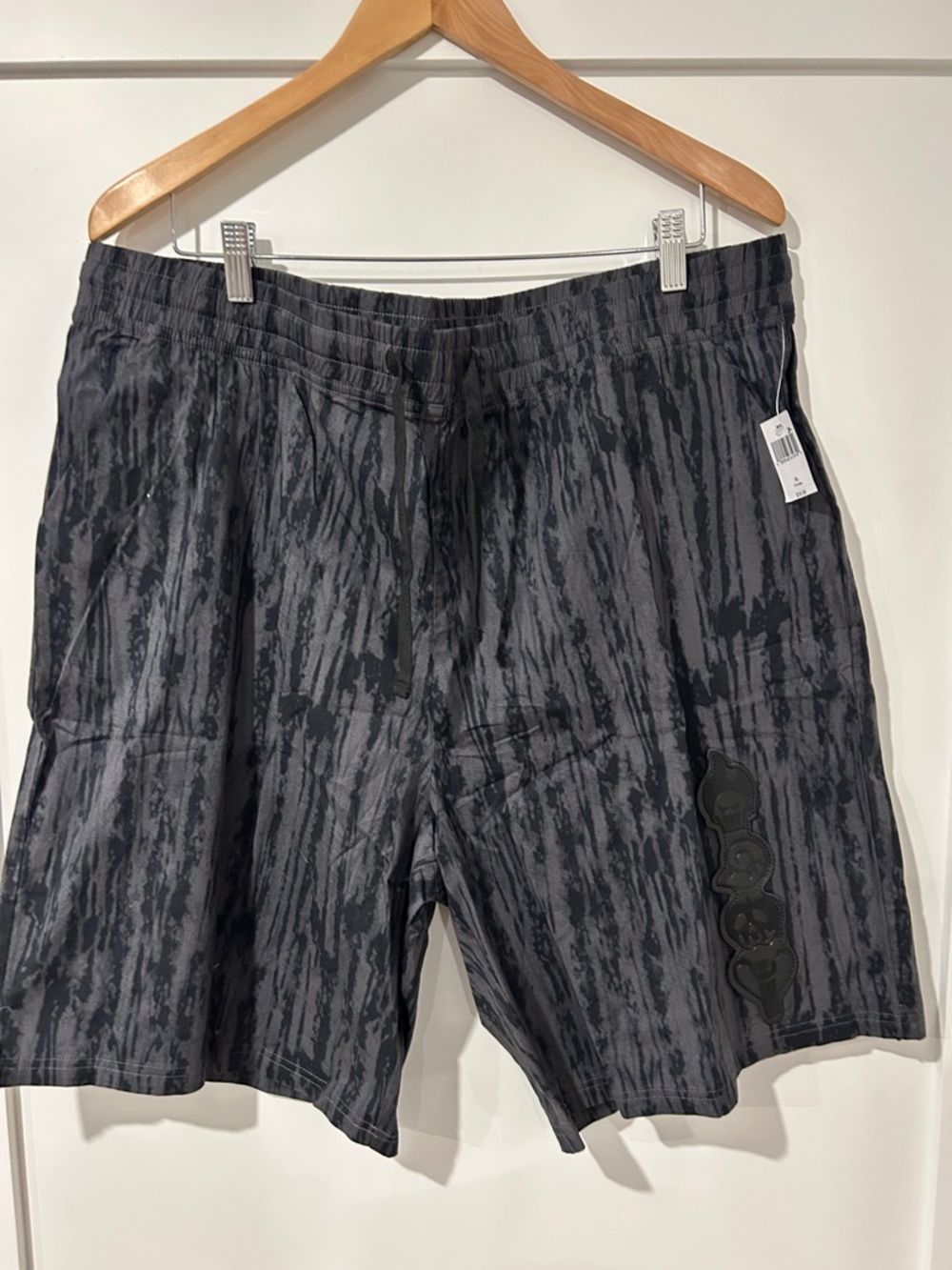 NWT Men's XL Disney Villians Black Gray Patterned Cotton Shorts
